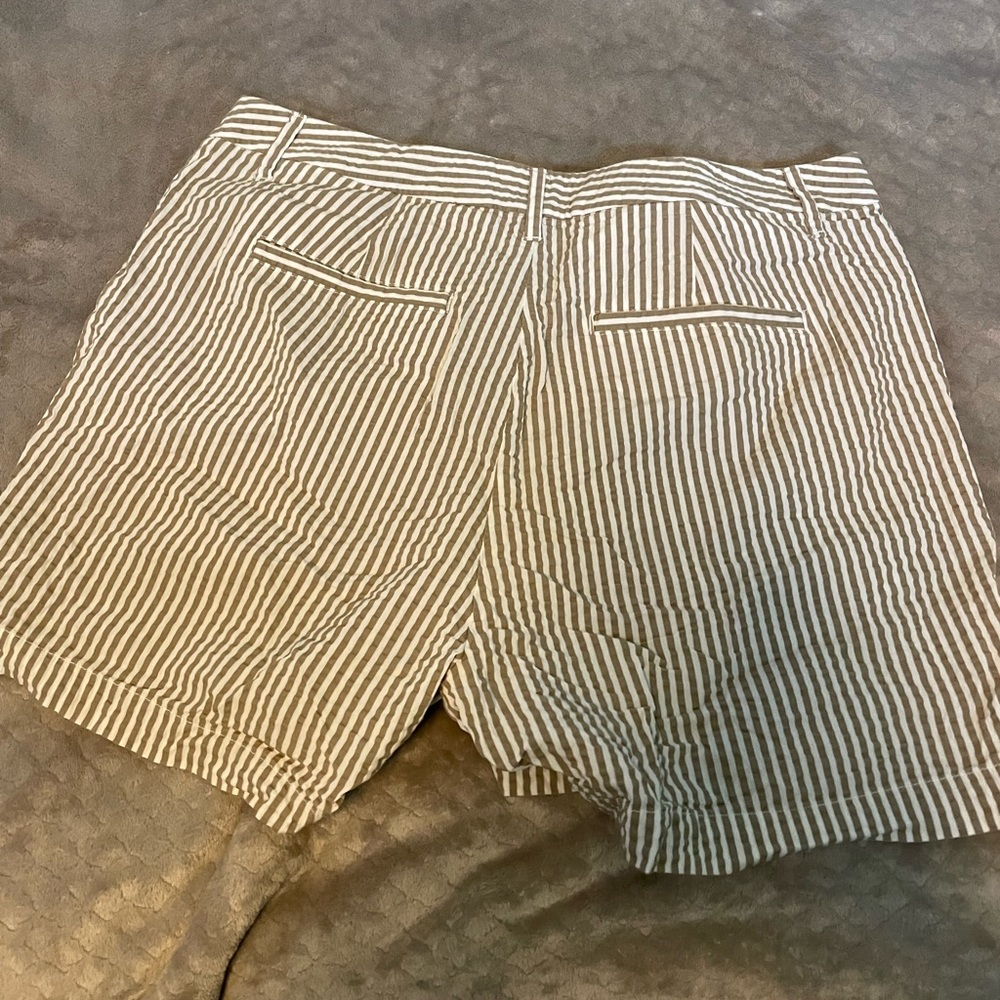 Striped shorts - Picture 2 of 3